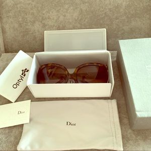 SOLD ❌ LIKE NEW. DIOR Sunglasses Havana Frame ❤️